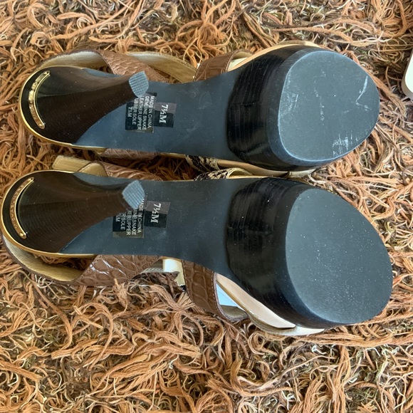 ✨ CROCODILE MICHAEL KORS HEELS ✨ - Picture 3 of 4